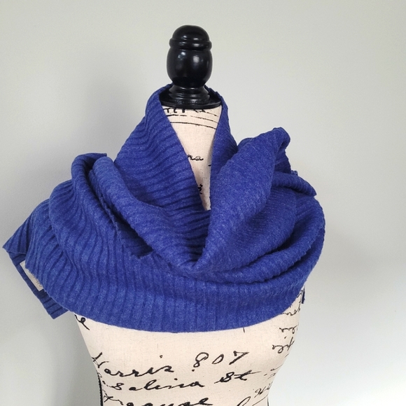 Coldwater Creek Accessories - Cold Water creek blue scarf